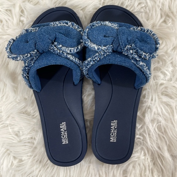 MICHAEL MICHAEL KORS Betsy Frayed Denim Bow Blue Slide Sandals Size 8 NEW - Picture 7 of 14